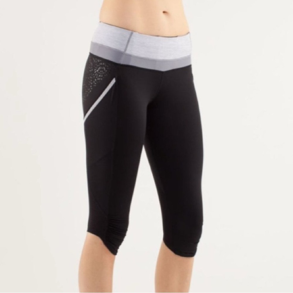 Lululemon Run a Marathon cropped leggings.